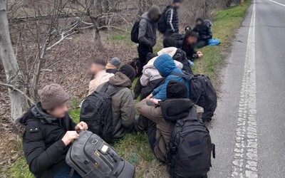 Policajti v Bratislave zadržali 21 migrantov zo Sýrie. Medzi nimi aj niekoľko detí