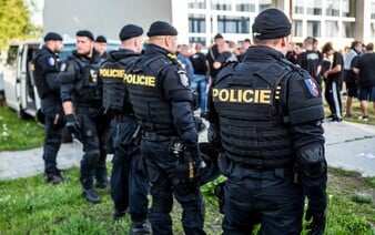 Policejní zásah v pražské škole. Studentce přišla výhružná zpráva o střelbě