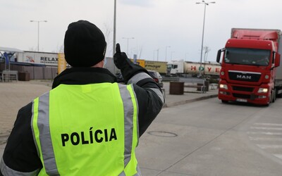 Polícia bude náhodne zastavovať Slovákov na všetkých hraniciach, cieľom je kontrola dodržiavania opatrení