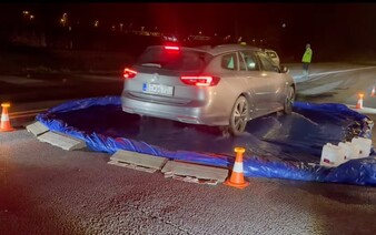 Polícia obnovila premávku na malých hraničných priechodoch s Maďarskom. Zaviedla novinku