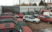 Polícia odhalila v Košiciach nelegálne vrakovisko áut. Spustili najväčšiu akciu svojho druhu