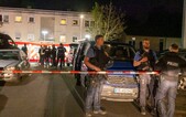 Polícia pátra po strelcovi, ktorý zabil dvoch mužov. Na obytnú štvrť pri Frankfurte dozerajú policajné hliadky