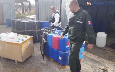 Polícia pri Galante odhalila obrovskú nelegálnu výrobňu pervitínu. Údajných výrobcov tvrdých drog odviezla v putách