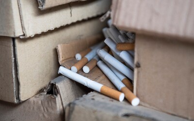Polícia rozbila nelegálny biznis s cigaretami. Slováci boli zapojení do medzinárodnej podvodnej schémy