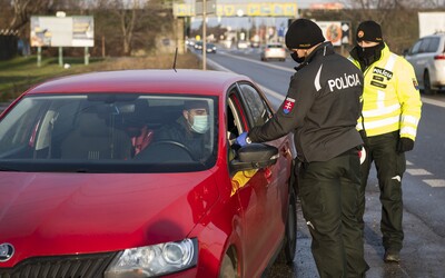 Polícia sprísnila kontroly v bratislavskom kraji, monitoruje hlavné cestné ťahy, hranice okresov, obchody či vlakové stanice