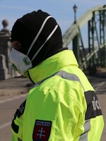 Polícia už rieši 149 Slovákov, ktorí nedodržujú povinnú 14-dňovú karanténu. Pribúda aj počet nezatvorených prevádzok 