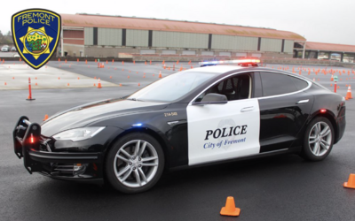 Polícia v USA používa Teslu Model S ako služobné vozidlo. Pri jednej z naháňačiek sa vybila