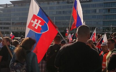 Polícia varuje, že Rusi na Slovensku môžu organizovať protesty podporujúce Putina. Na českom podujatí bol na pódiu ruský novinár