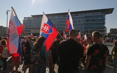 Polícia varuje, že Rusi na Slovensku môžu organizovať protesty podporujúce Putina. Na českom podujatí bol na pódiu ruský novinár