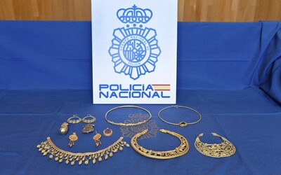 Polícia zhabala mimoriadne vzácne šperky za vyše 60 miliónov eur, ktoré ukradli na Ukrajine. Zadržala pravoslávneho kňaza