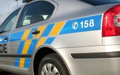 Policie dopadla muže, který onanoval před dívkami v pražské tramvaji