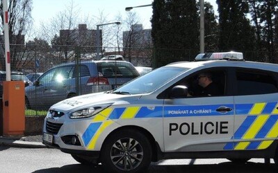 Policie našla vůz muže podezřelého z vraždy ženy v Praze