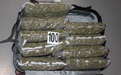 Policie odhalila Čechy, kteří prodávali marihuanu do 75 zemí světa. Zabavila jim majetek za 17 milionů