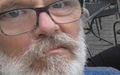 Policie pátrá po tomto muži a prosí o pomoc. Zmizel a trpí závažnou nemocí