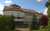 Policie prošetřuje smrt 13letého chlapce. Vypadl z okna na gymnáziu