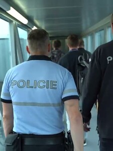 Policie šetří napadení v Chomutově, dvě osoby mají bodná zranění