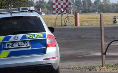 Policie v Mladé Boleslavi zastřelila agresivního muže, podle ní ničil letiště