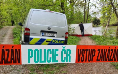 Policie vyšetřuje čtyři násilná úmrtí v Olšovci na Přerovsku. Zřejmě jde o tři vraždy a sebevraždu