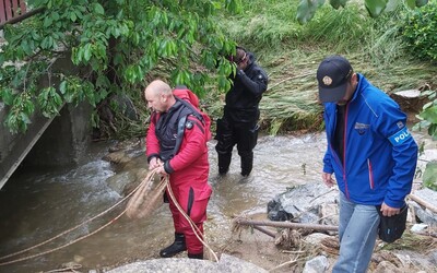 Policisté našli po 16 dnech tělo nezvěstné seniorky z Oskavy. Kvůli povodním se pod ní utrhl břeh