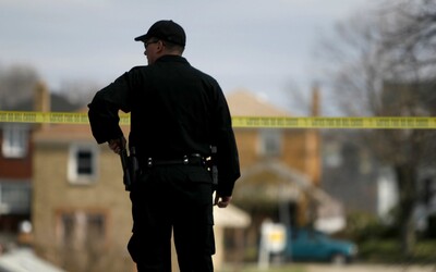 Policisté v Denveru začali střílet po muži v davu. Zranili pět lidí
