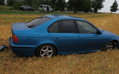 Policisté v Jihlavě zažili den jako z Kobry 11. Proti opilému řidiči v ukradeném BMW použili zastavovací pás