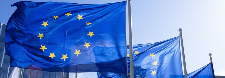 Politico: Evropská komise doporučí udělit Ukrajině oficiální status kandidátské země EU