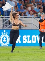 Polonahá fanynka, která v zápase Slovanu vběhla na hřiště: Musím zaplatit 20 000 korun, ale nelituji toho (Rozhovor)
