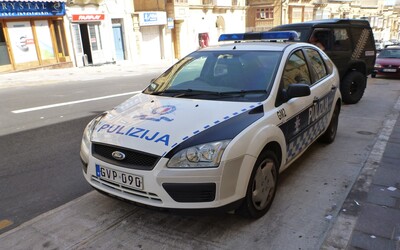 Polovicu dopravných policajtov na Malte zatkli, dôvodom sú podozrenia z podvodu