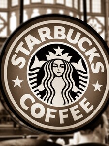 Populární řetězec Starbucks se mohl jmenovat úplně jinak. Zakladatele inspiroval slavný román