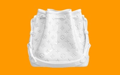 Porcelánová váza v tvare kabelky Louis Vuitton je drahšia ako jej originálna predloha. Nájde si miesto v tvojom bývaní?