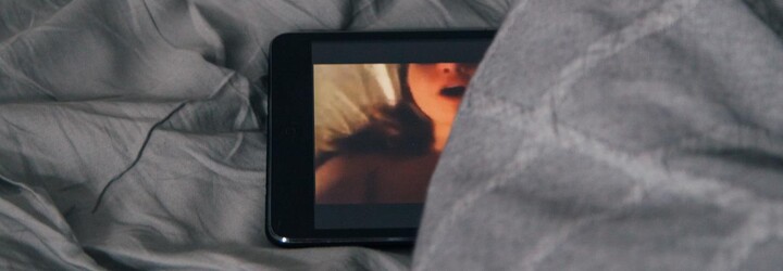 Porno s incestom patrí medzi najpopulárnejšie na svete. Čo to vypovedá o ľuďoch, ktorí pozerajú „stepmom“ videá?