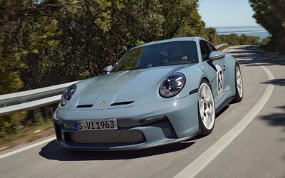 Porsche oslavuje 60. výročie modelu 911 špeciálnou edíciou pre puristov. Má atmosférický motor, manuál a 525 koní