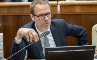 Poslanca Szalaya si predvolala polícia. Hrozí mu 25 rokov až doživotie