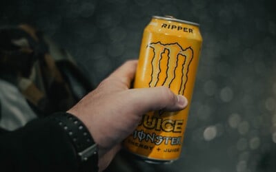 Poslanci chcú vekovo obmedziť nákup energetických nápojov. Po novom by si ich nemohol kúpiť každý