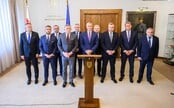 Poslanci schválili rozpočet na rok 2026: Zmrazia platy, zdravotníctvo stratí stovky miliónov eur