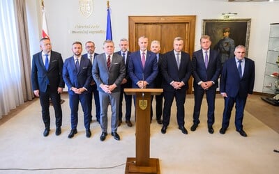 Poslanci schválili rozpočet na rok 2026: Zmrazia platy, zdravotníctvo stratí stovky miliónov eur