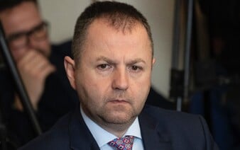 Poslanec Smeru je oficiálne plagiátor. Kéryho diplomovka sa takmer úplne zhoduje s prácou iného študenta