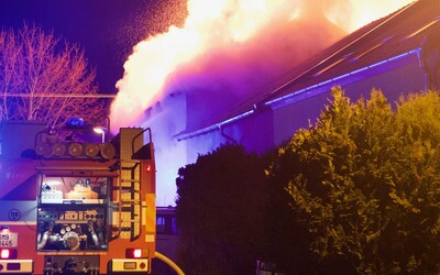 Požár v Olomouci: Hořel rodinný dům, lidé se otrávili kouřem. Škoda je minimálně pět milionů