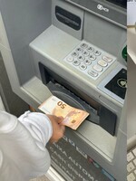 Poznáš pravidlo 50/30/20? Vďaka jednoduchému triku si dokážeš ušetriť peniaze z každej výplaty