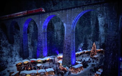 Pozri sa na vianočné trhy ako z rozprávky. Nájdeš ich pod mostom v tomto meste