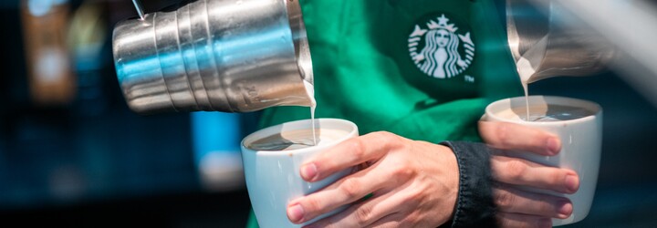 Práca z domu a milióny dolárov ročne. Aké pracovné benefity má nový generálny riaditeľ spoločnosti Starbucks?