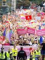 Prague Pride 2025: Duhového průvodu se zúčastnilo 45 tisíc lidí. Koukni na fotky z místa