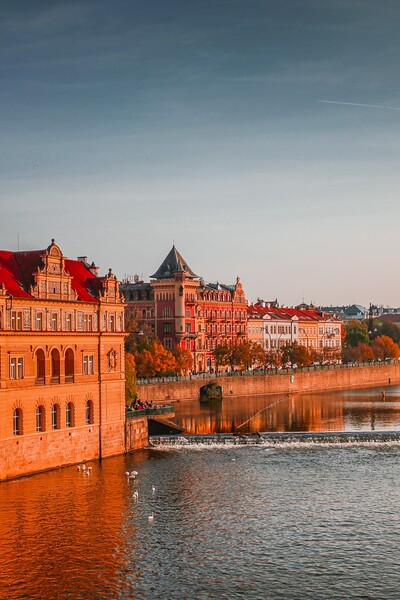Praha klesla na nové dno, krize bydlení je tam nejhorší v celé Evropě. Dá se s tím vůbec něco dělat? 