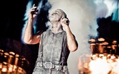 Praha kvůli koncertu Rammsteinů posiluje MHD. Jak se nejlépe dostaneš na akci?