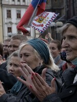 Praha se chystá na 28. říjen. Čekají ji protesty i kladení věnců
