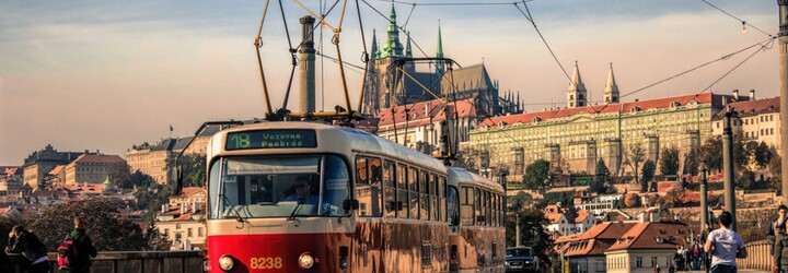 Praha versus Brno: Kde se víc jezdí MHD a kde vládnou auta?
