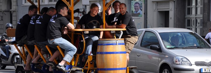 Praha zakáže pivní kola. Otravná vozítka s opilci zmizí z ulic ještě letos