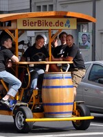 Praha zakáže pivní kola. Otravná vozítka s opilci zmizí z ulic ještě letos