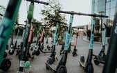 Praha zakazuje sdílené elektrokoloběžky. Slouží totiž spíš pro zábavu než k dopravě