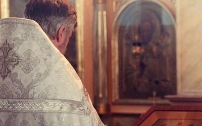 Kňaz z Česka údajne odrezal mužovi semenník pre sexuálne potešenie. Hrozia mu tri roky za mrežami